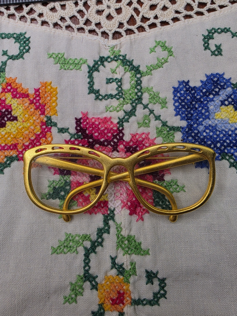 Estate Big Vintage Gold Cat-Eye Glasses Frame Brooch Pin 3.25" Bookworm